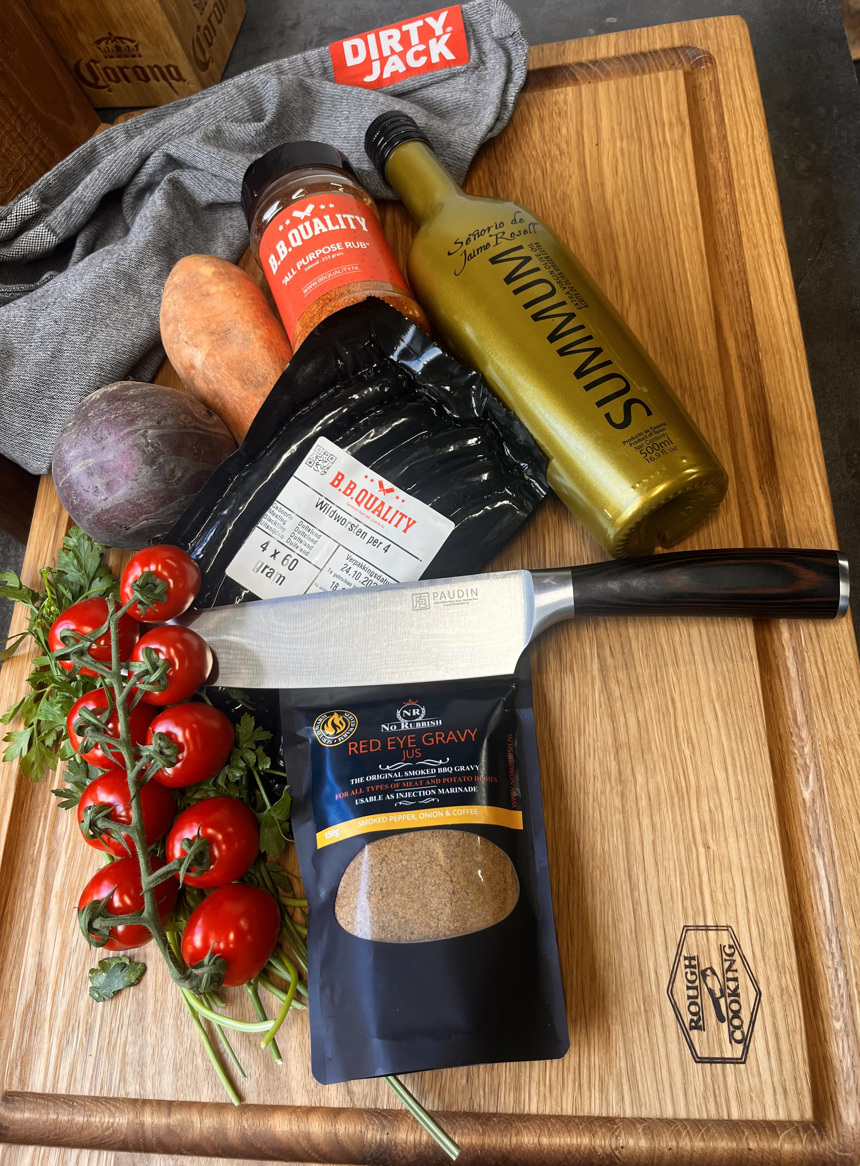 Wildworsten met gegrilde zoete aardappel rode biet en cherry tomaatjes en Jus:
